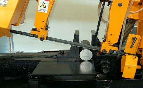 廉江数控带锯床自动送料精度会出现偏差吗？